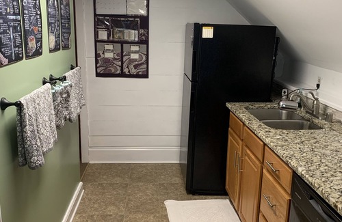 Versailles Apartamento | Historic Downtown Morgan Street Apartment - Pet Friendly!