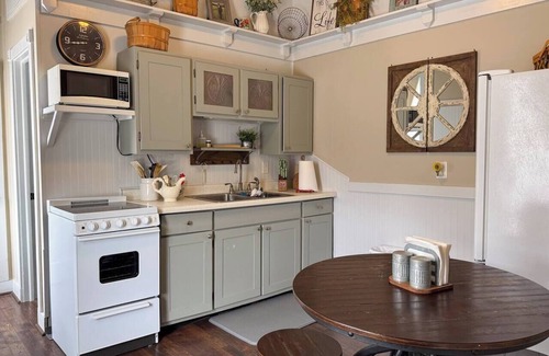 Nauvoo Apartamento | Authentic 1888 Architecture - Historic Experience
