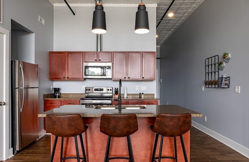 Owosso Apartamento | Historic Downtown Owosso Loft