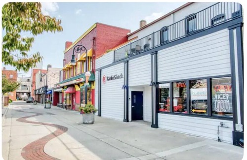 Owosso Apartamento | Historic Downtown Owosso Loft