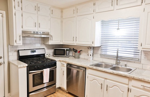 Oxford Casa | Historic Downtown Oxford 3BR/2BA w/King