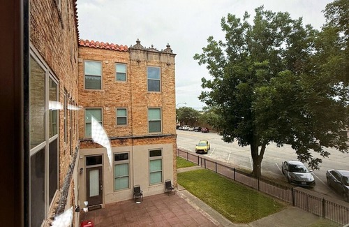 Bay City Apartamento | Historic downtown with shopping and dining