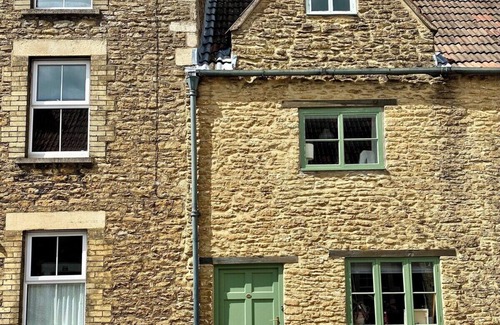 Frome Cabaña | Historic Family Cottage - Garden - Central Frome