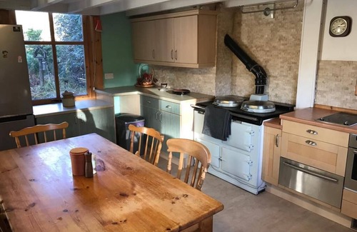 Letterfinlay Casa | Historic family home with stunning views of Loch Lochy and private beach