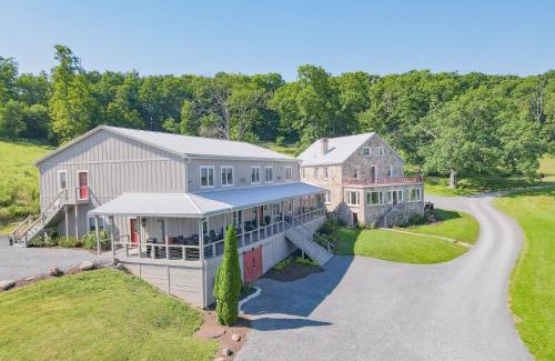 North Glade Hills Casa | Historic Farm Near Lake 10 Acres Newly Renovated