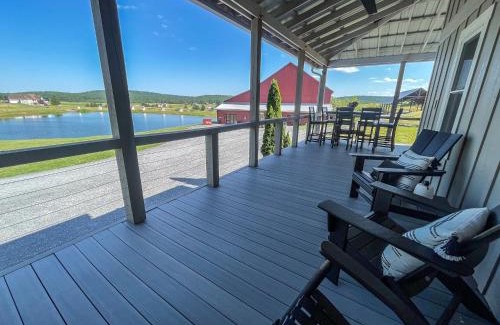 North Glade Hills Casa | Historic Farm Near Lake 10 Acres Newly Renovated