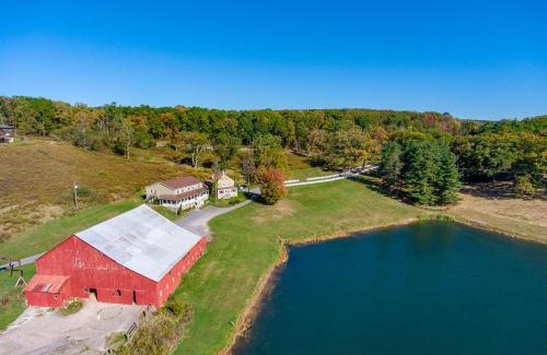 North Glade Hills Casa | Historic Farm Near Lake 10 Acres Newly Renovated