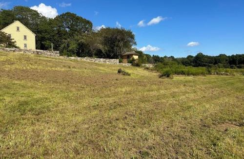 Bozrah Casa | Historic Farm on 96 Acres!