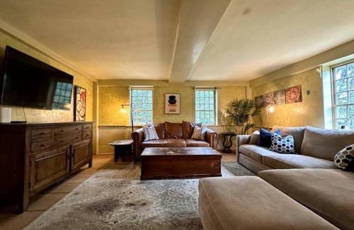 Bozrah Casa | Historic Farm on 96 Acres!