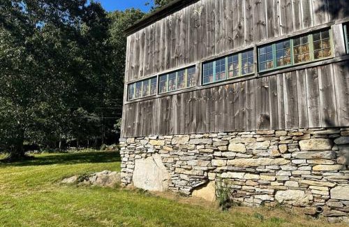 Bozrah Casa | Historic Farm on 96 Acres!