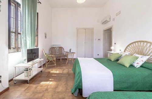 Roccella Jonica Casa | Historic Farmhouse Among Olive Groves Near The Sea