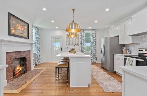 Bowling Green Casa | Historic Farmhouse Mansion w/8 working fireplaces
