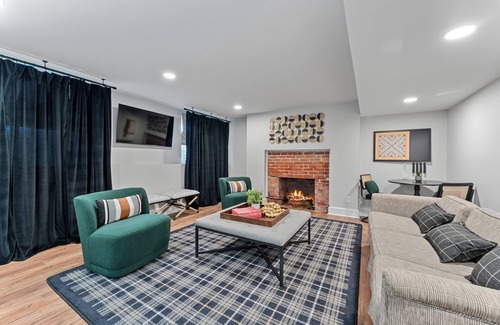 Bowling Green Casa | Historic Farmhouse Mansion w/8 working fireplaces