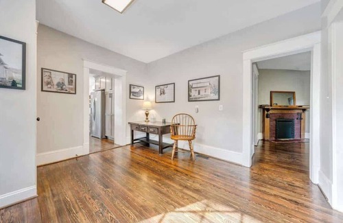 Roanoke Casa | Historic Farmhouse|5 acres|Hot Tub| Parkway Access