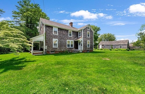 Bridgehampton Casa | HISTORIC FARMHOUSE MINUTES TO VILLAGE IN WATERMILL 5BR, 3 BATH, HEATED POOL