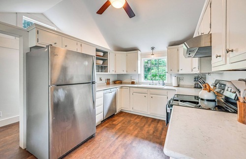 Westfield Casa | Historic Farmhouse Near Mountains & Colleges!