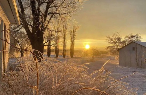 Wakenda Casa | Historic farmhouse near Marshall with epic sunsets