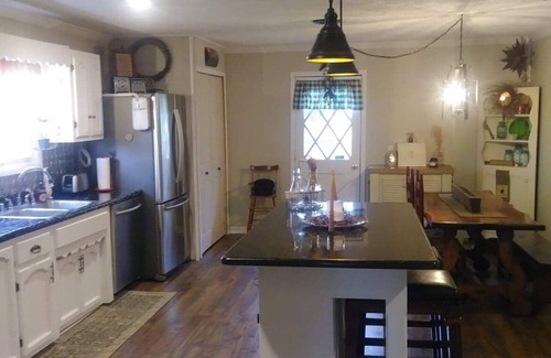 Springfield Casa | Historic Farmhouse - Amazing Views - WATCH OUR VIDEO!