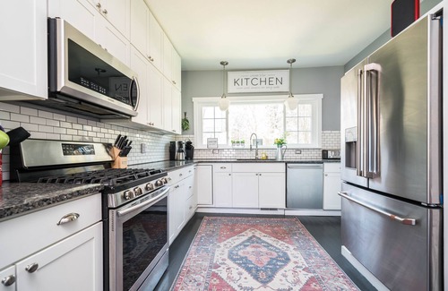 Fennville Casa | Historic Fenn Hill Estate w/Idyllic Vineyard Views - Arcade, Hot Tub, Fire Pit & Pool