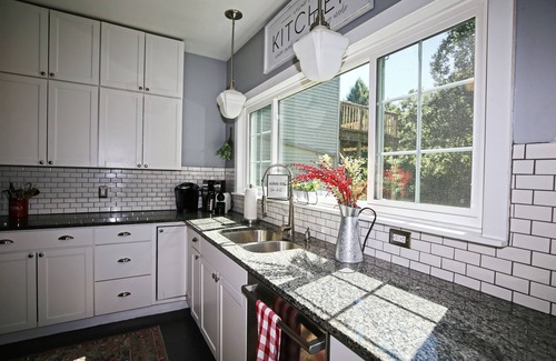 Fennville Casa | Historic Fenn Hill Estate w/Idyllic Vineyard Views - Arcade, Hot Tub, Fire Pit & Pool