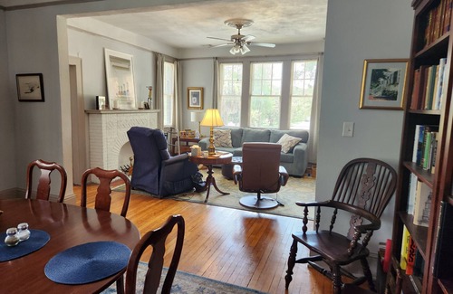 Parkside Apartamento | Historic first floor apartment on beautiful Daffin Park, 30-day minimum lease.