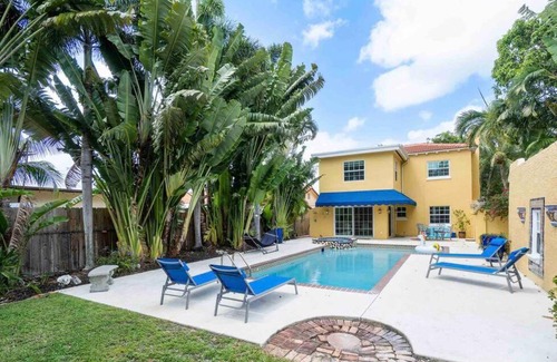 Old Northwood Casa | Historic Florida 4 bedroom home with pool, parking