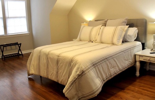 Fondren Casa | Historic Fondren 4 bedroom Quaint Cottage