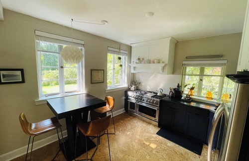 Pleasantville Otro | Historic former Speakeasy 4 Bdrm, walk to train and town: Pleasantville