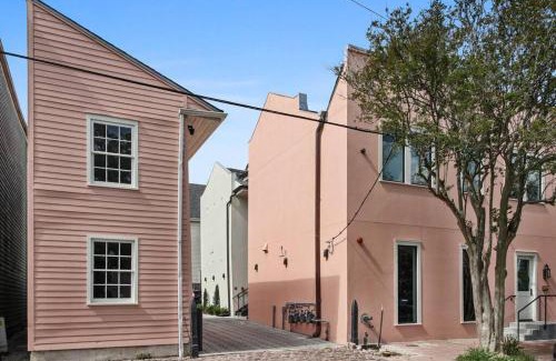 Lower Garden District Apartamento | Historic Garden District 5BR with Parking and Balcony