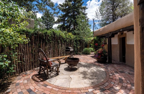 Northeast Santa Fe Casa | Historic Garden Retreat