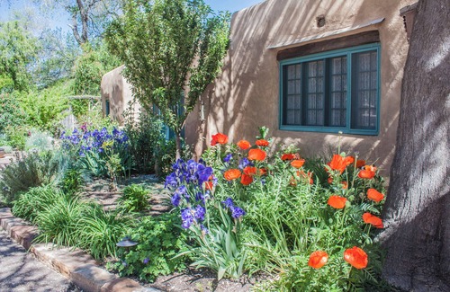 Northeast Santa Fe Casa | Historic Garden Retreat