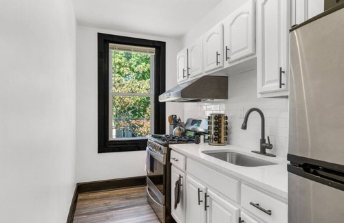 Penn-Knox Apartamento | Historic Germantown Getaway | Stylish 2BR + Parking