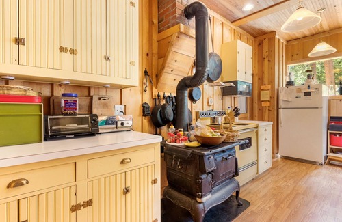 YMCA of the Rockies Cabaña | Estes Park Cabin, Sleeps 11, en YMCA of the Rockies conferencia grnds, mtn view