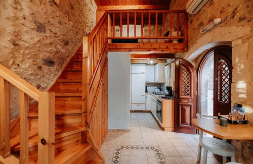 Atsipópoulon Cabaña | ¡Histórica casa de piedra con vistas al mar, apoyo alemán y ofertas de otoño!