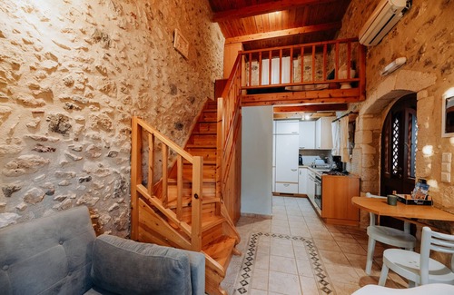 Atsipópoulon Cabaña | ¡Histórica casa de piedra con vistas al mar, apoyo alemán y ofertas de otoño!