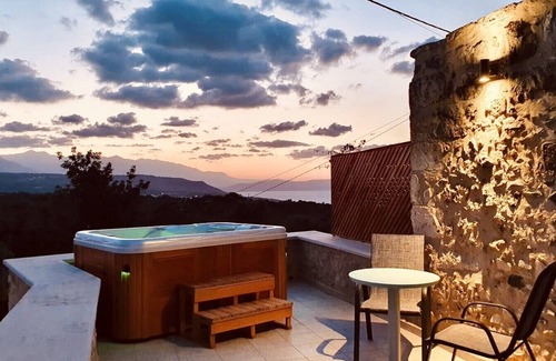 Atsipópoulon Cabaña | ¡Histórica casa de piedra con vistas al mar, apoyo alemán y ofertas de otoño!