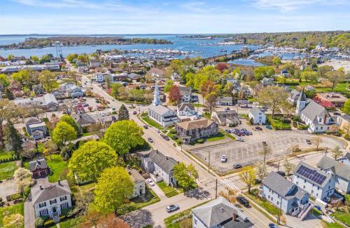 Mystic - New London Casa | Historic Gurdon Allyn House 6BR in Downtown Mystic