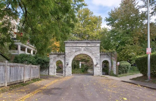Northside District Apartamento | Historic Hampton Court Unit 1