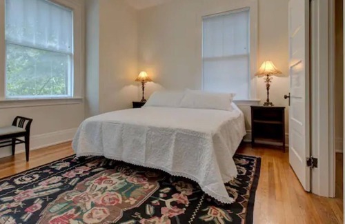 Northside District Apartamento | Historic Hampton Court Unit 1