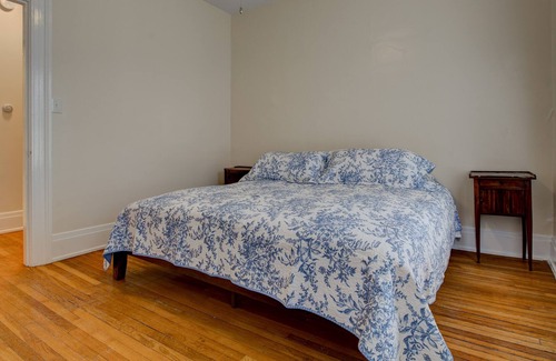 Northside District Apartamento | Historic Hampton Court Unit 4