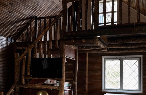 Shandaken Cabina | Camp Vista Falls family cabin--8 creekside acres Phoenicia Woodstock fireplace