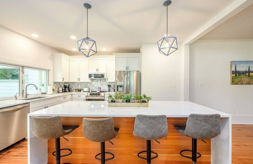 McMinnville Casa | Historic Haven | Wine Tasting