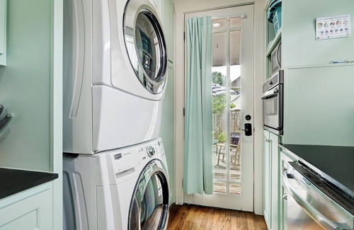Houston Heights Casa | 3/2 Historic Heights Bungalow con Playfort. Cerca de Med Center, Reliant, centro de la ciudad.