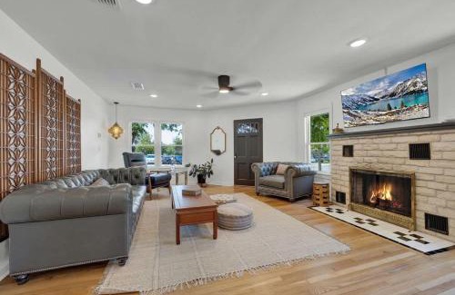 New Braunfels Casa | Historic Hideaway Stroll to Schlitterbahn