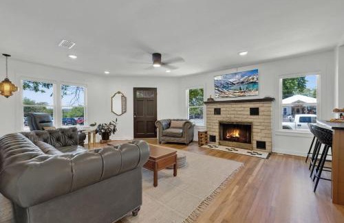 New Braunfels Casa | Historic Hideaway Stroll to Schlitterbahn