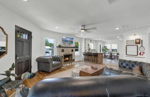 New Braunfels Casa | Historic Hideaway Stroll to Schlitterbahn