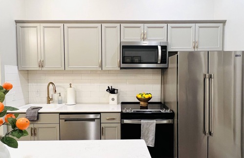 Murfreesboro Cabaña | Historic High Tea Cottage~Downtown~Sleeps8~HotTub