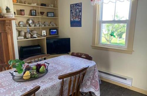 Twillingate Casa | Historic Hillside Vacation Home