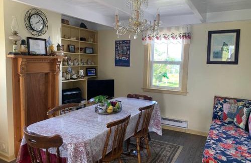 Twillingate Casa | Historic Hillside Vacation Home
