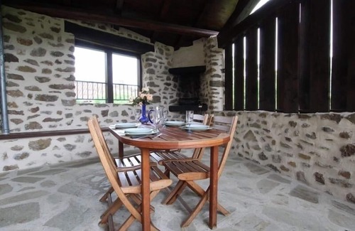 Villeneuve-dʼAllier Cabaña | Casa familiar con terraza cerca del río Allier
